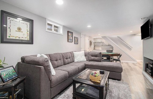South Bend House | Perfect Getaway! Shuttle service on game day included!