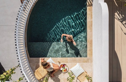 Burleigh Heads House | Perfect girls weekend away or for large groups in the heart of burleigh heads