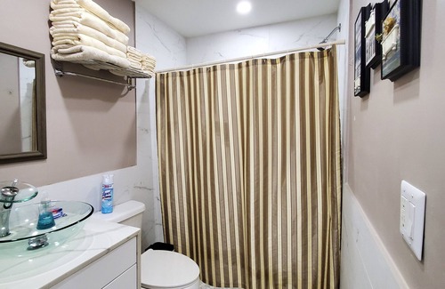 Pembroke Park Apartment | Perfect Guest house/studio just 15mins drive to the beach for a relaxing getaway