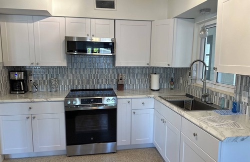 Belle Vista House | Perfect Holiday Beach Home with private Pool,nPets welcome and stay Free