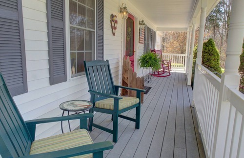 Preston House | Perfect home for adventure! 2mi to Foxwoods, 15 min to Mystic, tour CT WineTrail