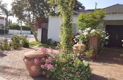 West Los Angeles House | Perfect LA Getaway! Sawtelle- Santa Monica Area