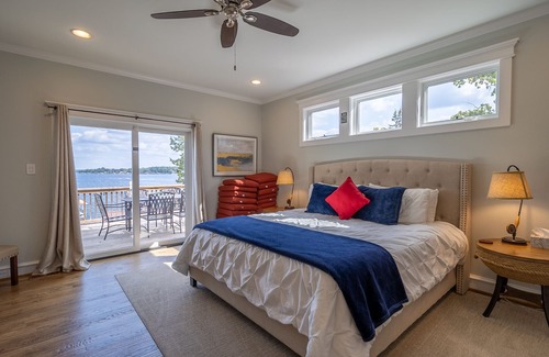 Gravois Mills House | PERFECT Lake house with dock!