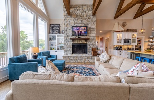 Gravois Mills House | PERFECT Lake house with dock!