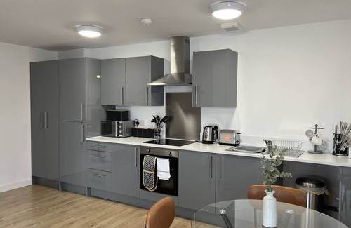 Kirkdale Apartment | Perfect Liverpool Base: Modern 2Bed Near LFC