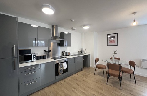 Kirkdale Apartment | Perfect Liverpool Base: Modern 2Bed Near LFC