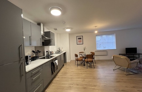 Kirkdale Apartment | Perfect Liverpool Base: Modern 2Bed Near LFC