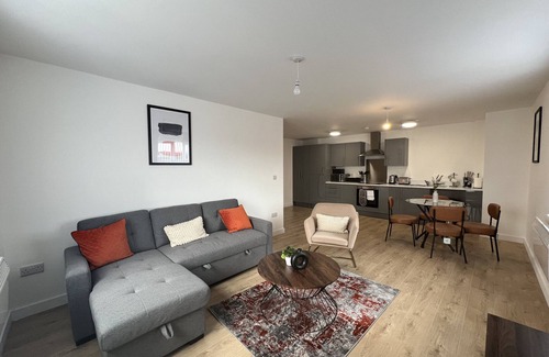 Kirkdale Apartment | Perfect Liverpool Base: Modern 2Bed Near LFC