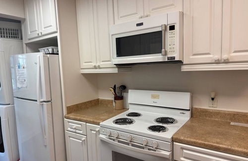 Saint Simons Island Cottage | Perfect Location to King & Prince and Beach Access
