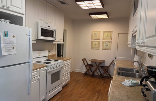 Saint Simons Island Cottage | Perfect Location to King & Prince and Beach Access