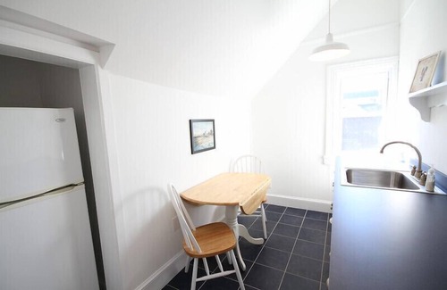 Cape May House | Perfect location, 1/2 block to beach and mall, parking 5 cars, big porch/yard