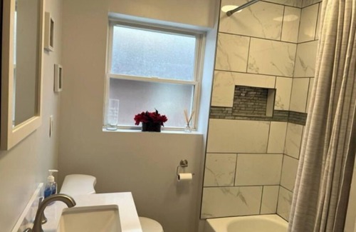 Silverton House | Perfect location 2 minutes to Kenwood Mall, 10 minutes to Downtown