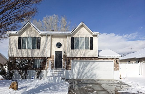 Ogden House | Perfect Location+4bd+Fully Fenced Yard+Gazebo+Hot Tub+Views!