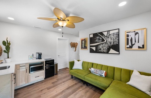 Seminole Villa | Perfect location 6 Bedroom, 4 Bathroom house. GameRoom,HeatedPool. 5min to Beach