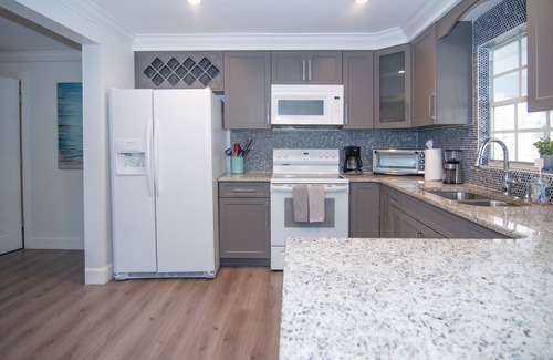 Seminole Villa | Perfect location 6 Bedroom, 4 Bathroom house. GameRoom,HeatedPool. 5min to Beach