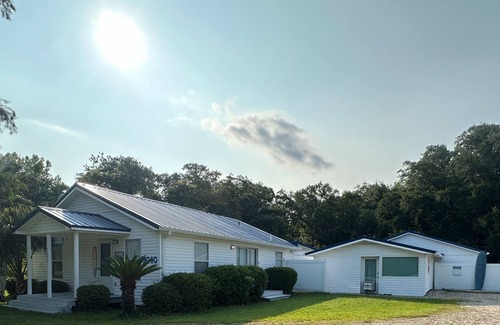 Pensacola House | Perfect Location Cottage 2-bedroom in Pensacola