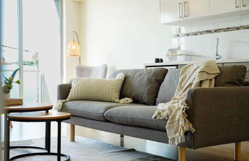 McKinnon House | Perfect Location Cozy Townhouse McKinnon Station