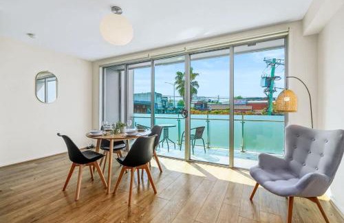 McKinnon House | Perfect Location Cozy Townhouse McKinnon Station