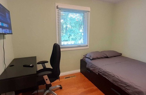 Ottawa Division House | Perfect Location- Few Steps to Algonquin College -Private Room - Girl Only House