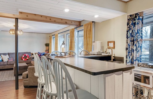 Osage Beach House | PERFECT LOCATION+h2oToys+6 BDRMS+5 BTHRMS+3 FMLY RMS+2 KTCHNS+SWIM DOCK+Pets Ok