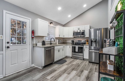 Cartersville House | Perfect Location Large groups 5Bd Home - Lakepoint