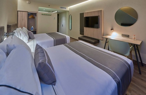 Marina Mazatlan Hotel | Perfect Location – Modern Room Near Local Attractions