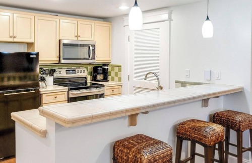 Baytowne Wharf Condo | PERFECT LOCATION! Renovated 1BR/2BA Bayside Covered Balcony