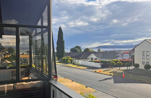 Taupo House | Perfect Location, Stunning Views and Space for All