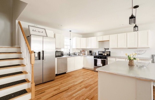 Middletown House | Perfect Location w/ everything in a comfort single room