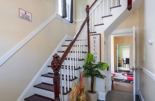 Tarrytown House | Perfect Location w/ River Views Tarrytown 8 BR/4BA