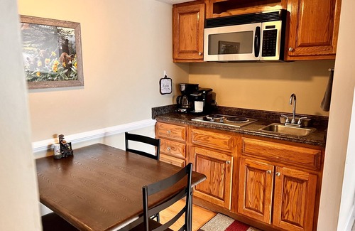 Gatlinburg Condo | Perfect location-walk to attractions-Heated pool-walk to restaurants