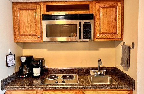 Gatlinburg Condo | Perfect location-walk to attractions-Heated pool-walk to restaurants
