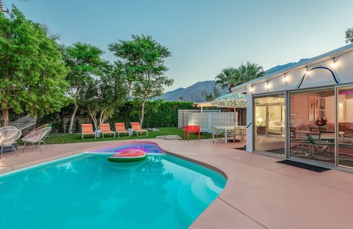 Racquet Club Estates House | Perfect Mid Century Palm Springs Weekend