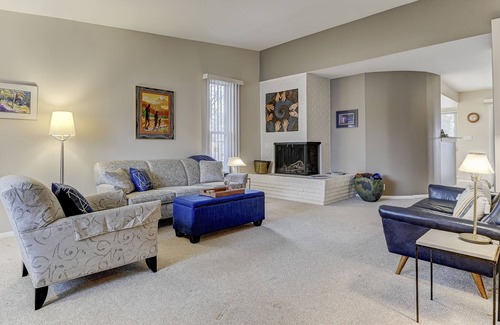 Broadmoor Condo | Perfect Mid-Term Stay - Hiking, Pikes Peak, Pickleball and SO much more!