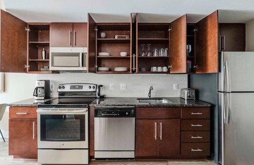 Mount Vernon Triangle Apartment | Perfect Mt Vernon 1BR w/Gym, Pool & Security, near Metro, by Blueground