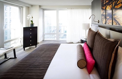Rose Hill Hotel | Perfect NYC Getaway! 2 Stylish Units, Pool, Near Fifth Avenue Shopping!