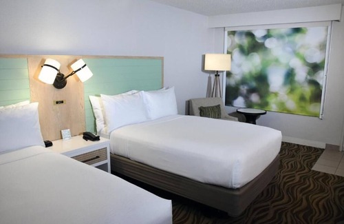 Lake Buena Vista Hotel | Perfect Orlando Getaway! Outdoor Pool with Slides, Shuttle to Disney Parks