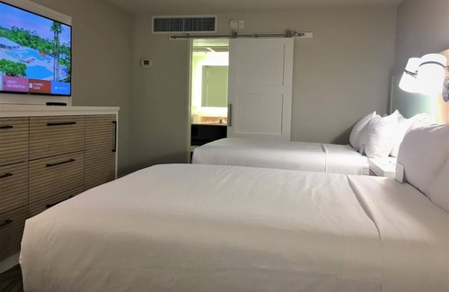 Lake Buena Vista Hotel | Perfect Orlando Getaway! Outdoor Pool with Slides, Shuttle to Disney Parks