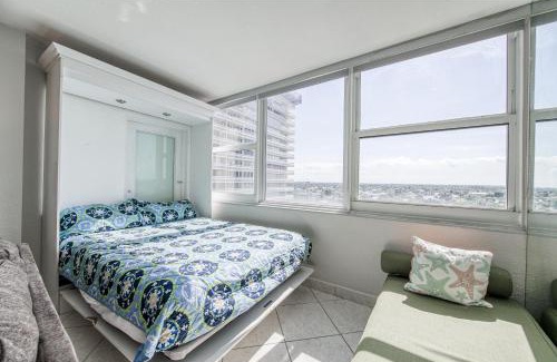 Galt Mile Apartment | Perfect Panorama - #905A