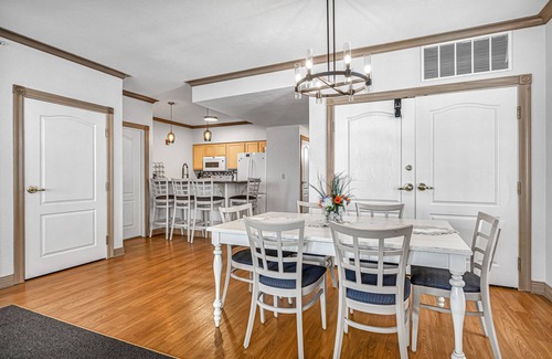 Sheboygan Condo | Perfect Paradise - Lakeview Condo w/7 Beds, Jacuzzi, and Balcony