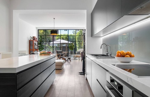 Princes Hill Apartment | Perfect Parkside Princess Hill Retreat. Sleeps 6.