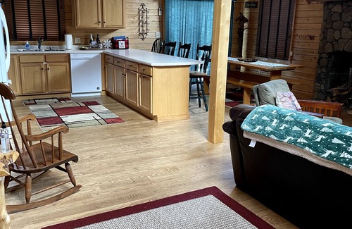 Thornton Cabin | Perfect Pemi Riverfront Log Cabin, Great for Families, Sleeps 10.