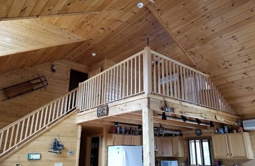 Thornton Cabin | Perfect Pemi Riverfront Log Cabin, Great for Families, Sleeps 10.