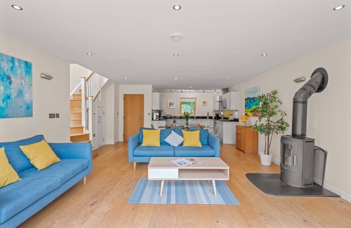Talland House | Perfect pet friendly bolthole, with balconies from front and rear bedrooms and private roof terrace
