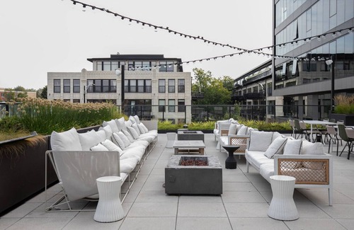 University Village / Little Italy Apartment | Perfect Pilsen Studio w/Pool & Lounge, nr L Green Line, by Bluegorund