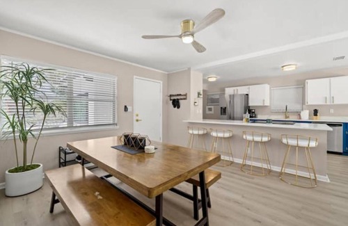 Pinellas Park House | Perfect Pool & Hot Tub Retreat