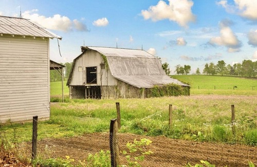 Dan River House | Perfect Private Farmhouse Retreat Near Mount Airy!