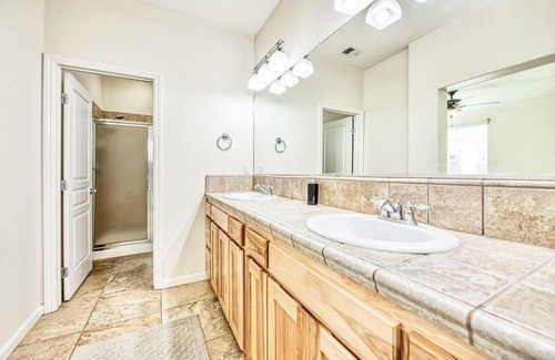 Fresno House | Perfect Private Fresno Getaway Near Downtown!