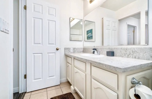 Greenacres House | Perfect Private Getaway Near Downtown Bakersfield!
