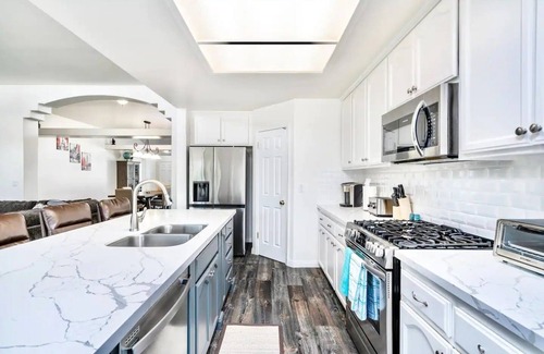 Greenacres House | Perfect Private Getaway Near Downtown Bakersfield!
